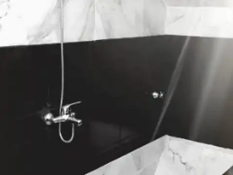 EXCELENTE PROPIEDAD, UNA CUADRA DE ESTACION DE PADUA