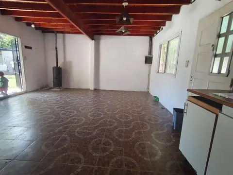 VENTA CASA QUINTA C/ PILETA Y QUINCHO-PASO DEL REY