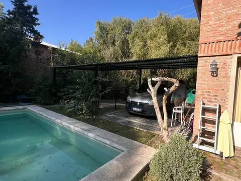 Casa en Venta con 3 cocheras