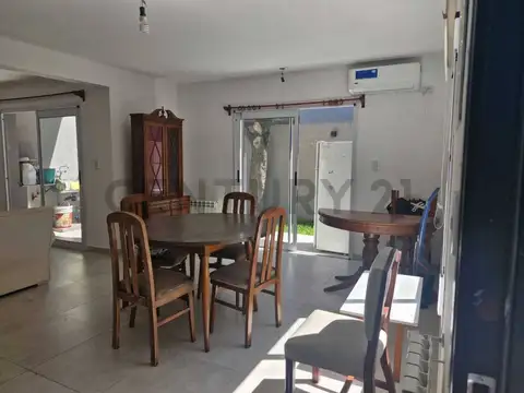 Angel Gallardo 500, Piso 0