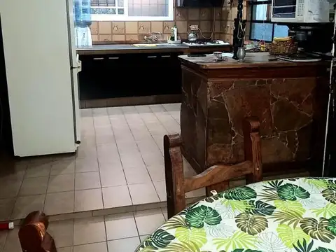 Casa 3 ambientes con 2 baños