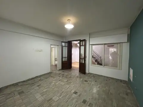 110m - 2 dormitorios - No paga expensas - Cocina separada