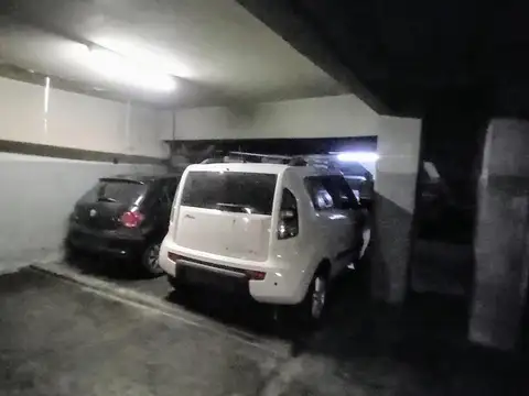 Cochera en Monserrat