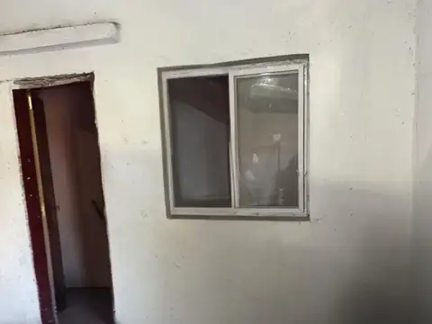 VENTA GALPÓN TORCUATO CON 5 DPTOS MONOAMBIENTES