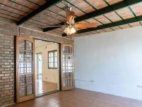 Casa 5 ambientes con 1 baño
