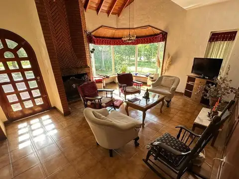 Casa 5 ambientes con 2 baños