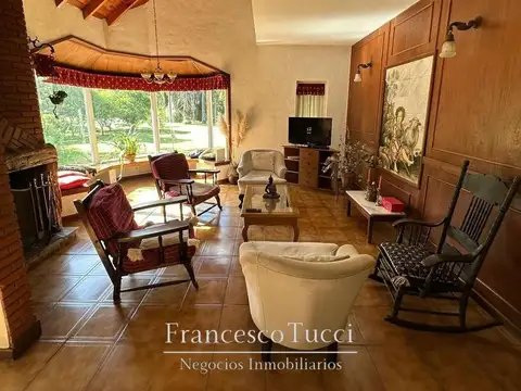 Casa en Alquiler con 2 cocheras