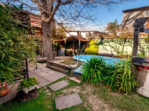 Casa 2 ambientes con 2 baños