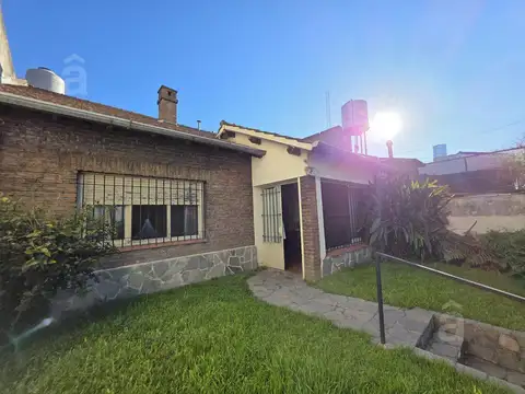 Casa en Venta en Villa Ballester - Tres Ambientes - 1 Departamento Fondo - Lote 9 m x 35 m