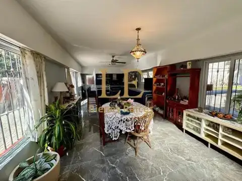 Casa 6 ambientes con 4 baños