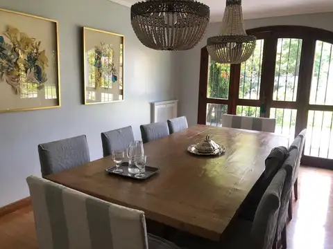 Excelente casa 5 ambientes