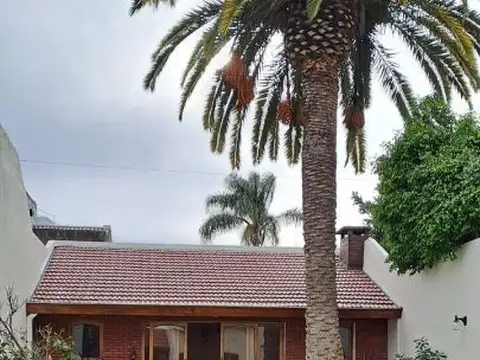 Casa en venta de 4 dormitorios c/ cochera en Mataderos