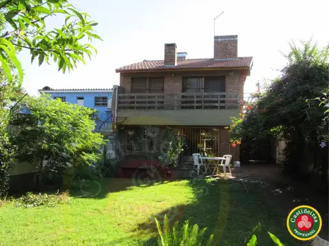 IMPORTANTE CHALET EN 2 PLANTAS - PARQUE LIBRE - QUINCHO - LOTE DE 9.53 X 43 - DIGNO DE VERSE  