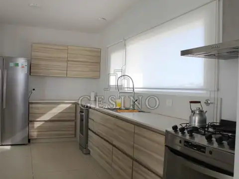 Casa en Alquiler de 3 dormitorios