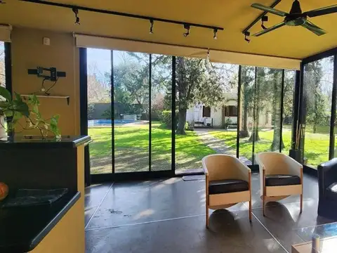 Venta casa en Parque Lelior,  quincho y pileta