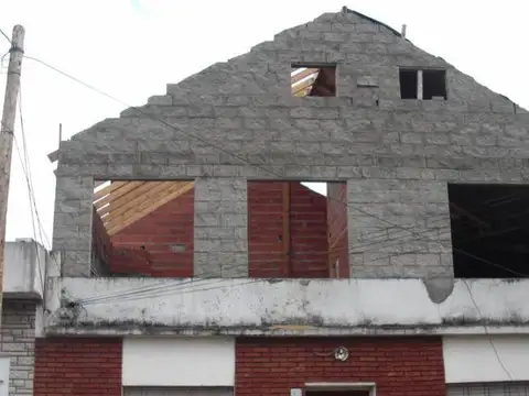 Excelente casa 3 amb en lote propio en ballester