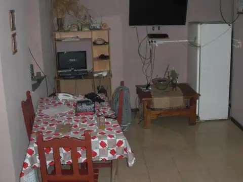 Casa 6 ambientes con 2 baños