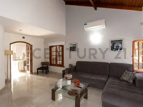 VENTA/PERMUTA CASA 5 AMB EN CASTELAR NORTE C/ PISCINA