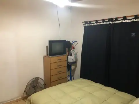 (Pueblo Alvear) CASA EN VENTA DE 2 DORMITORIOS COCHERA PATIO TERRENO PERMUTA VEHICULO