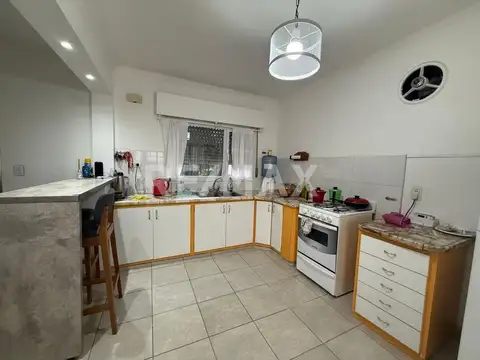 Casa 3 dorm + 2 Dptos de 1 dorm EN VENTA, Nqn