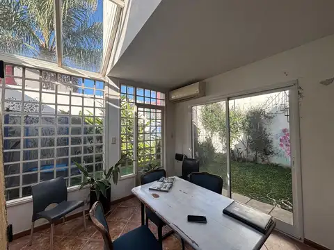 Chalet próximo Av. Jardín. Olivos