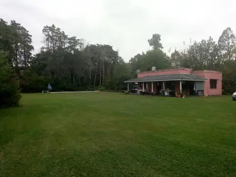CASA QUINTA EN BARRIO EL REMANSO, PARADA ROBLES
