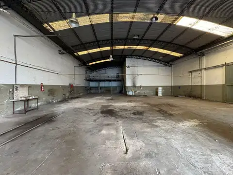 Galpón Industrial 550 m² C/ Oficina - Baños y Vestuario - San Justo