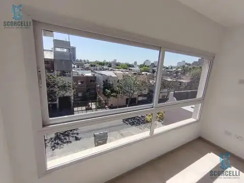 Moderno Ambiente de 30 m2 / Muy Luminoso al frente/ SUM con parrilla