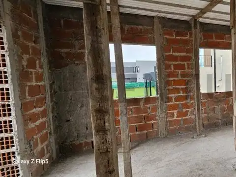 VENTA CASA EN CONSTRUCCION A TERMINAR -CLUB DE CAMPO CRUZ DEL SUR -SAN VICENTE