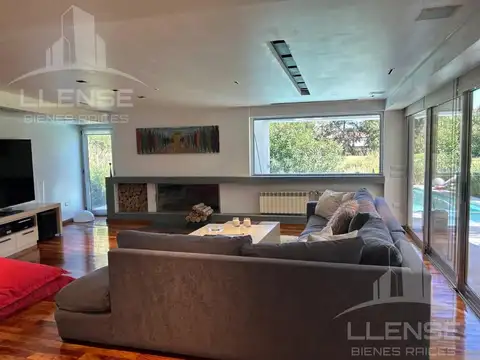 Casa en Venta con 4 cocheras