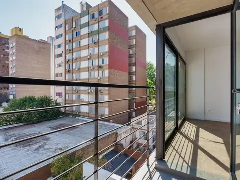 monoambiente en alquiler, estrenar, barrio abasto, parrillero, solarium.