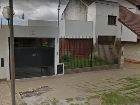 Casa en venta - 3 Dormitorios 2 Baños 2 Cocheras - 500mts2 - La Plata