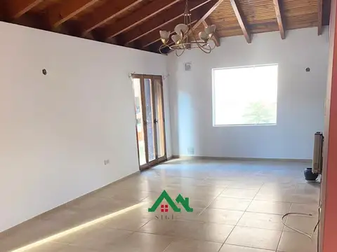 Oportunidad de inversión: dos propiedades en una en Villa Belgrano con pileta y gran terreno