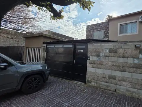 Casa 5 Amb, con Jardin, Coch/2autos Lomas d Zamora