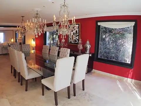 Casa en Venta con 3 cocheras