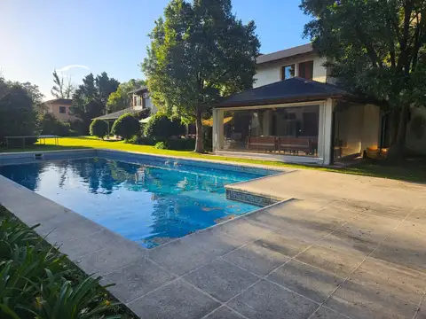 Casa en Bella Vista, Barrio cerrado Los Berros