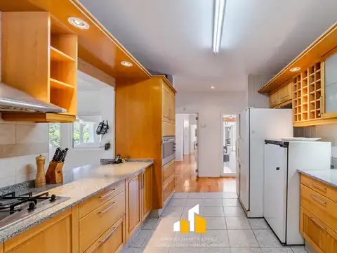 Casa en Alquiler con 1 cochera