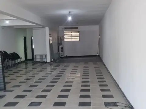 Local en Alquiler Via Púb.