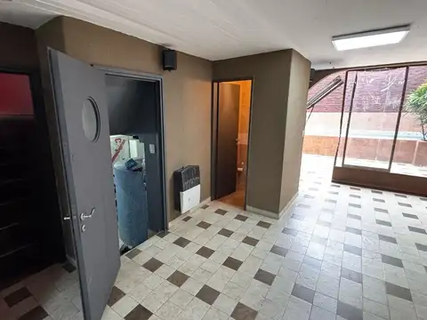 CASA EN VENTA 4 AMB BARRIO PARQUE BERNAL  PISCINA