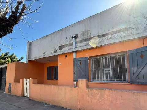 Casa en venta c/ cochera en San Miguel