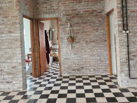 HERMOSA CASA QUINTA EN MERCEDES (B) PEGADA A OLIVERA Y MUY CERCA DE LA RUTA NACIONAL 5