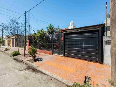 VENTA DE CASA 4 DORM CENTRO AMÉRICA MÁS DEPTO