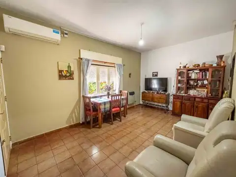 Casa 5 ambientes con 2 baños