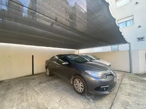 Cochera En Venta. Ubicada En 62 Entre 13 Y 14.