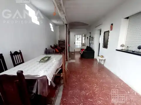 Casa 5 ambientes con 2 baños
