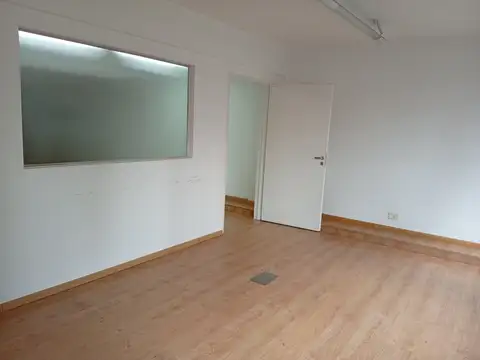 Oficina 3 ambientes con 2 baños