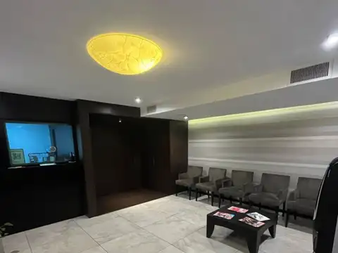 Oficina en Alquiler con 2 cocheras