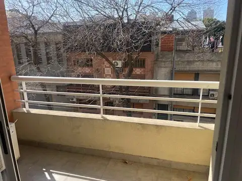 Almirante Francisco Juan Segui al 300