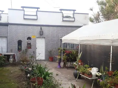 EN VENTA EN EL PALOMAR CASA DE 3 AMBIENTES CERCANA A LA COLECTORA, AMPLIO TERRENO - FICHA 9290