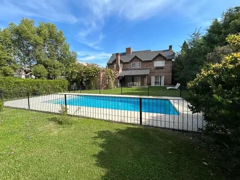 Casa 6 ambientes con 4 baños